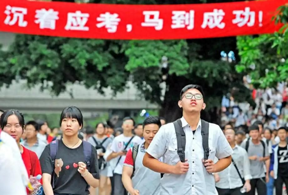 详细阅读:高考录取2026年起变天,人少了上好大学更难 高考录取2026年起变天,人少了上好大学更难