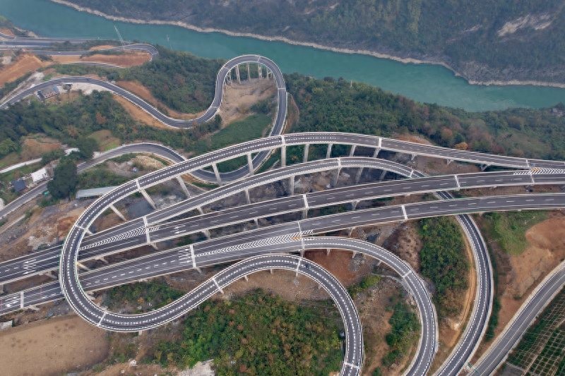 高速桥梁创三项世界纪录，渝湘复线通车